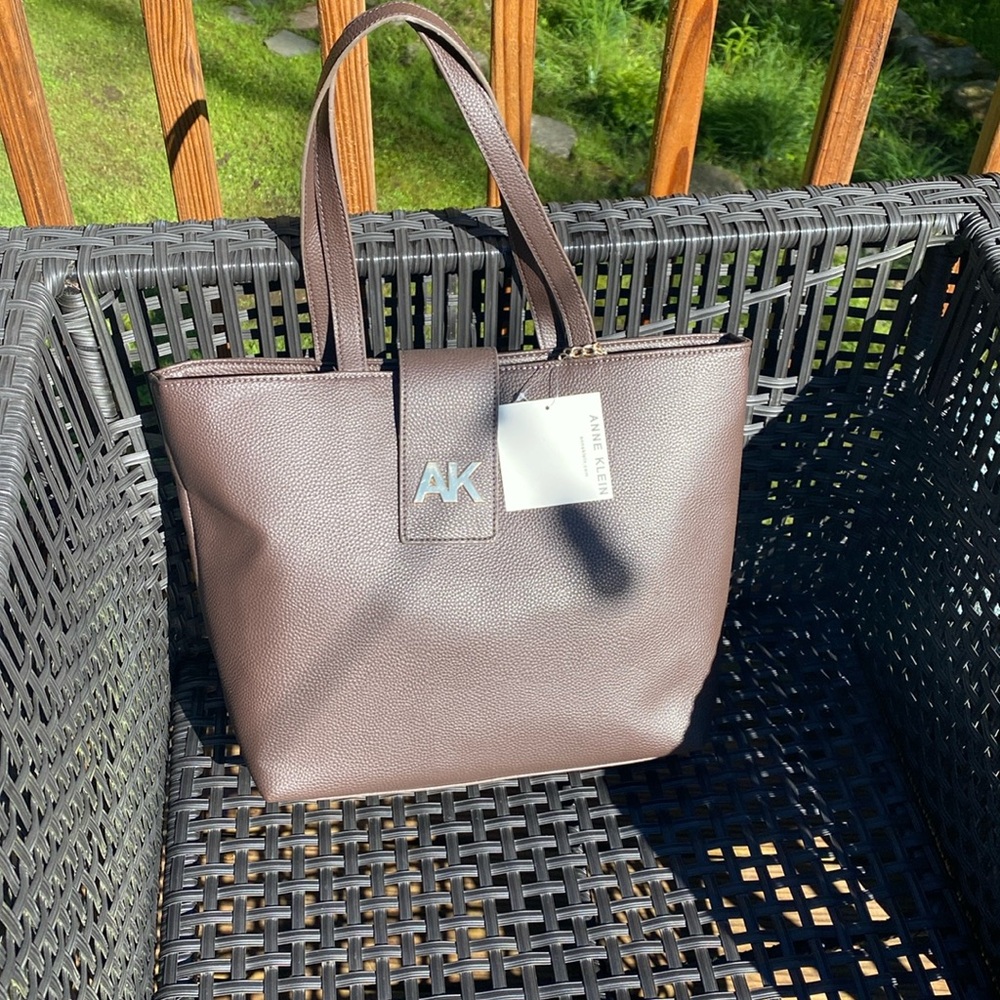 NWT. Anne Klein LARGE Brown Faux Leather Tote Bag. Aprox 11x12 wGold Hardware
